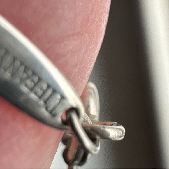 Tiffany & Co authentic Tear Drop necklace in .925 sterling silver. - Picture 3 of 4